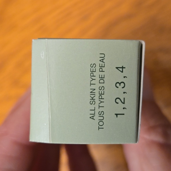 Clinique even better clinical dark spot and Avon lipstick new in box - Picture 2 of 8